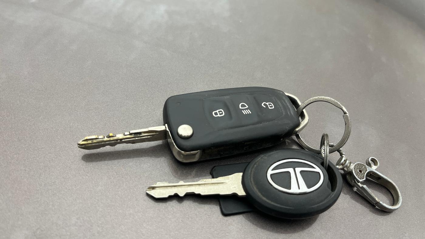 2017 Tata TIGOR XT PETROL, Petrol, Manual, 57,121 km, Key Close Up