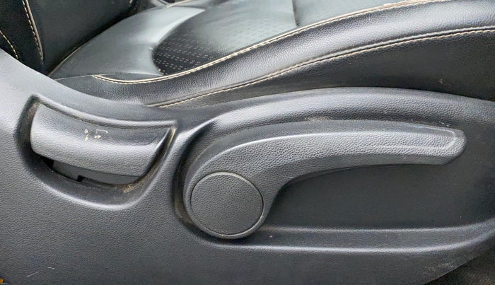2017 Hyundai Creta 1.6 CRDI SX PLUS AUTO, Diesel, Automatic, 90,205 km, Driver Side Adjustment Panel