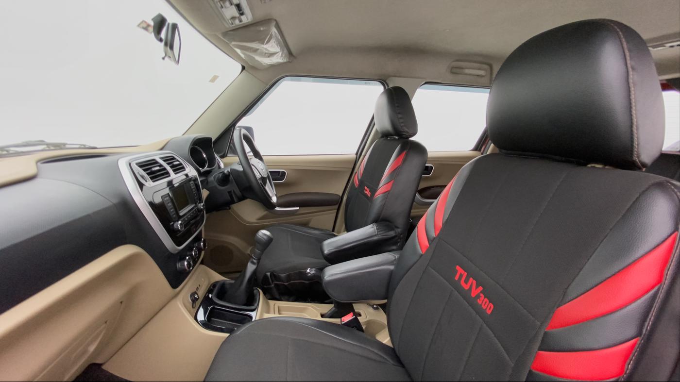 2016 Mahindra TUV300 T8, Diesel, Manual, 54,280 km, Right Side Front Door Cabin
