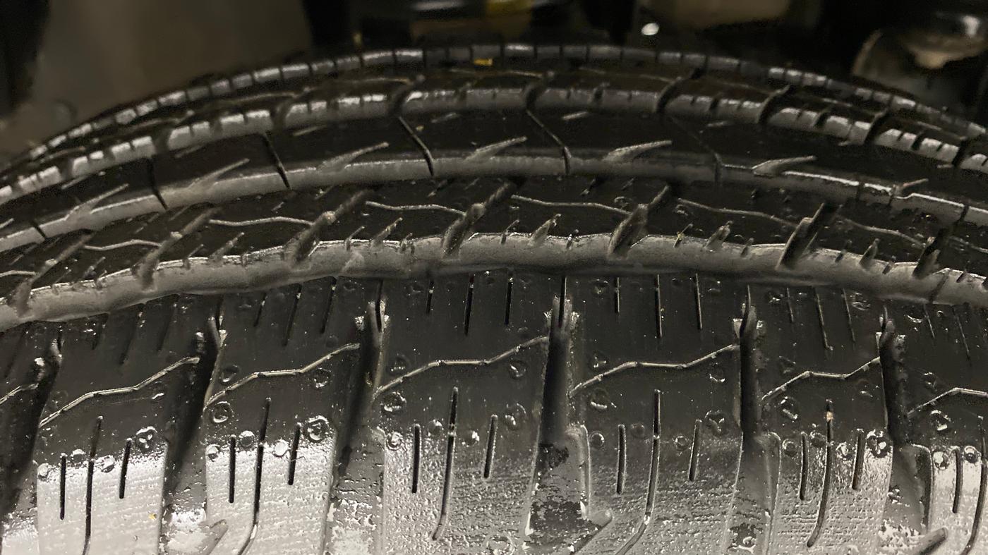 2016 Mahindra TUV300 T8, Diesel, Manual, 54,280 km, Right Front Tyre Tread