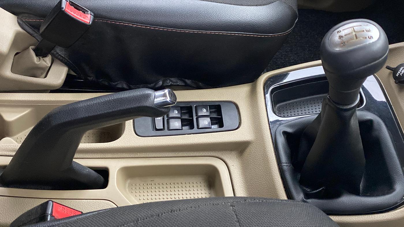 2016 Mahindra TUV300 T8, Diesel, Manual, 54,280 km, Gear Lever
