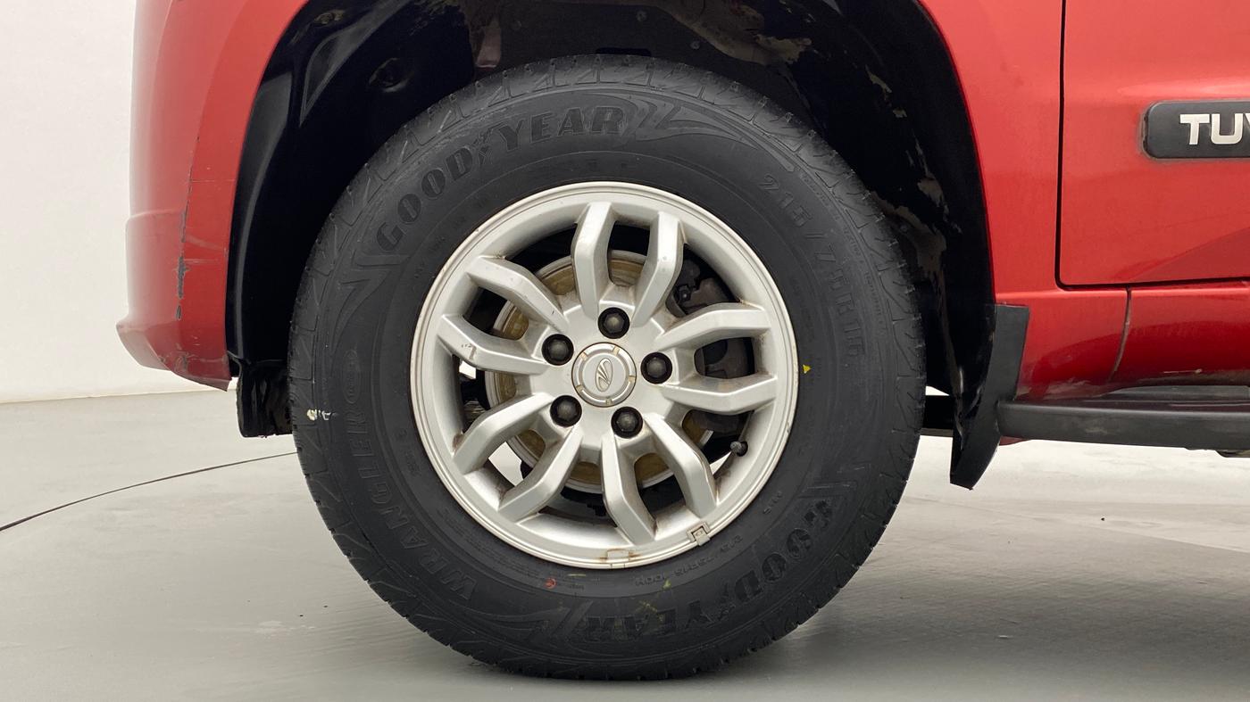 2016 Mahindra TUV300 T8, Diesel, Manual, 54,280 km, Left Front Wheel