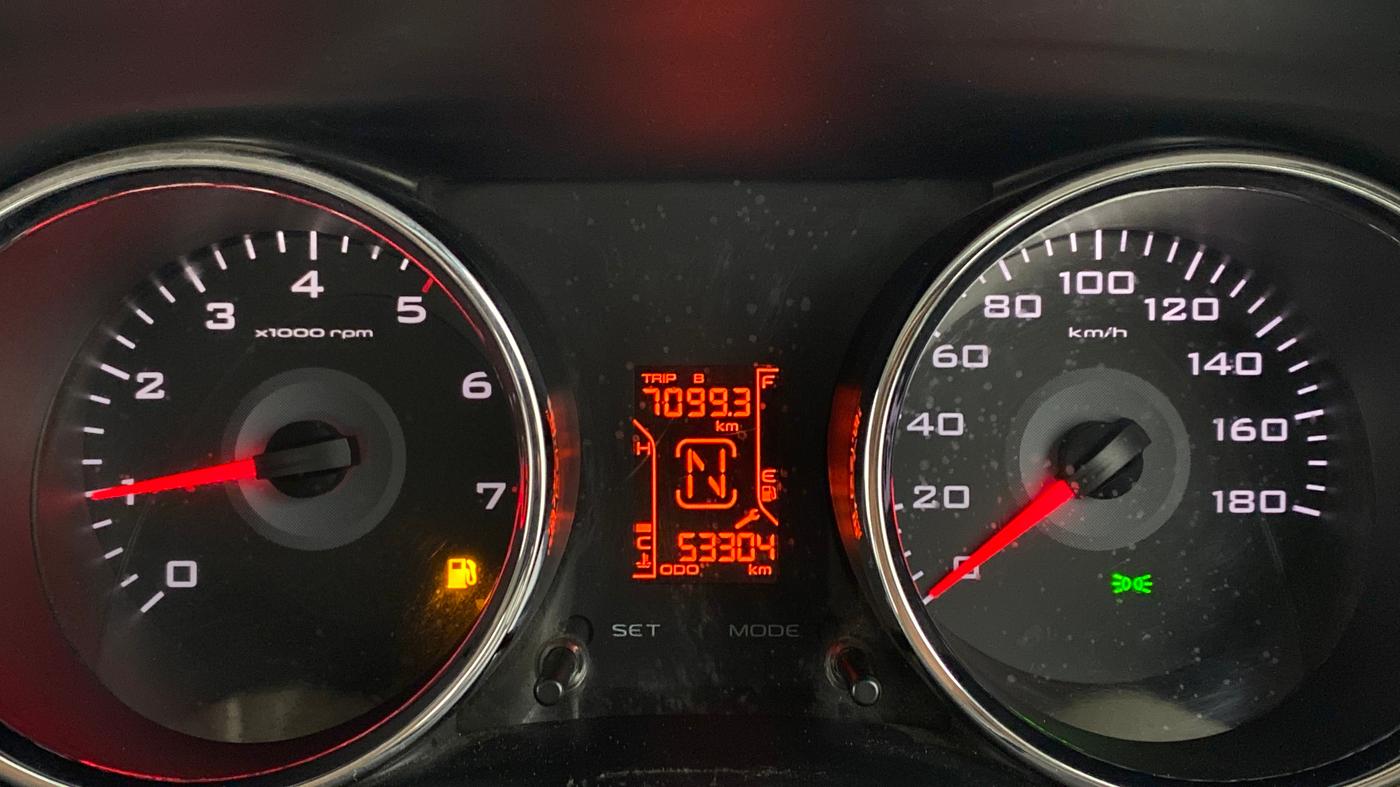 2016 Mahindra TUV300 T8, Diesel, Manual, 54,280 km, Odometer Image