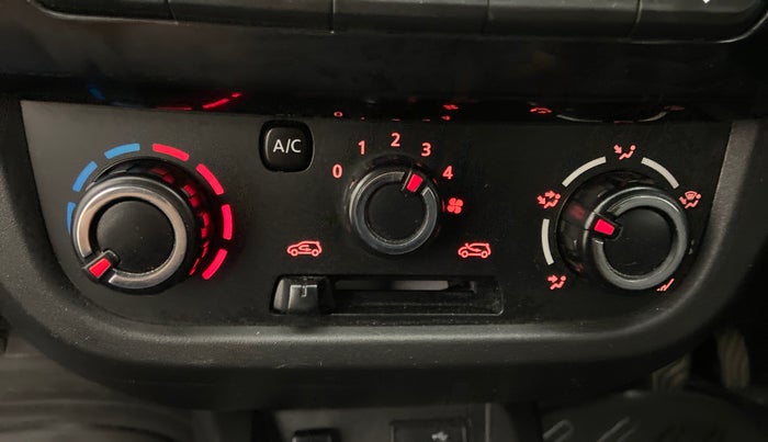 2022 Renault Kwid CLIMBER 1.0 AMT (O), Petrol, Automatic, 23,884 km, Dashboard - Air Re-circulation knob is not working