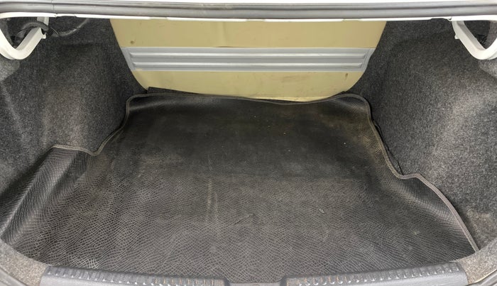 2017 Skoda Rapid AMBITION 1.6 MPI AT, Petrol, Automatic, 61,048 km, Boot Inside