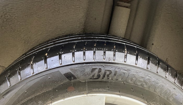 2017 Skoda Rapid AMBITION 1.6 MPI AT, Petrol, Automatic, 61,048 km, Left Rear Tyre Tread