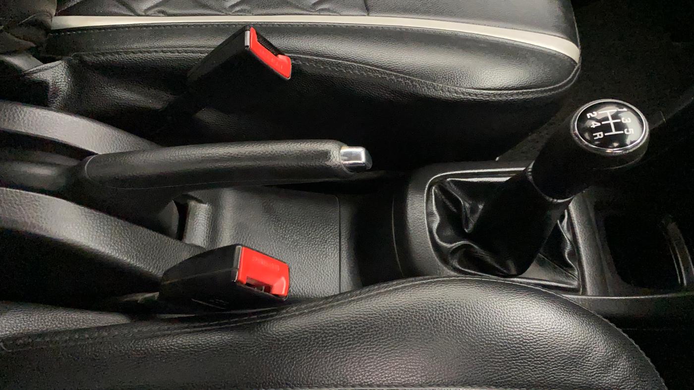 2015 Maruti Swift VXI, Petrol, Manual, 53,681 km, Gear Lever