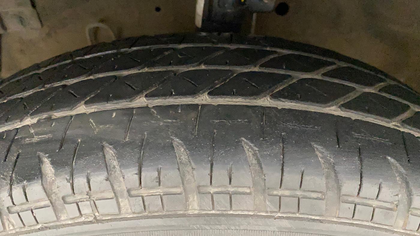 2015 Maruti Swift VXI, Petrol, Manual, 53,681 km, Left Front Tyre Tread