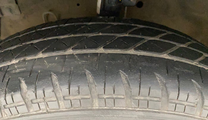 2015 Maruti Swift VXI, Petrol, Manual, 53,681 km, Left Front Tyre Tread
