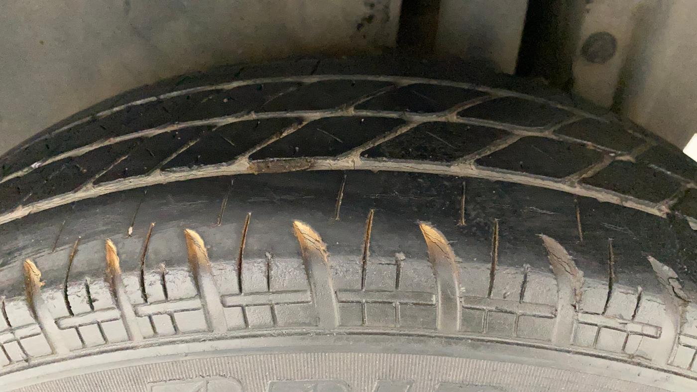 2015 Maruti Swift VXI, Petrol, Manual, 53,681 km, Left Rear Tyre Tread