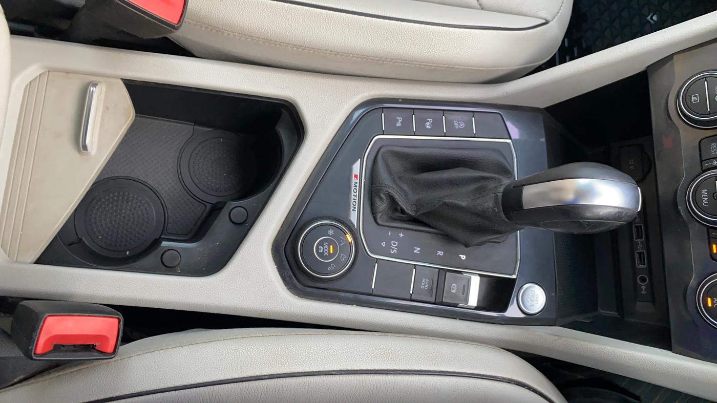 2019 Volkswagen TIGUAN ALL SPACE 2.0 TSI, Petrol, Automatic, 1,20,544 km, Gear Lever