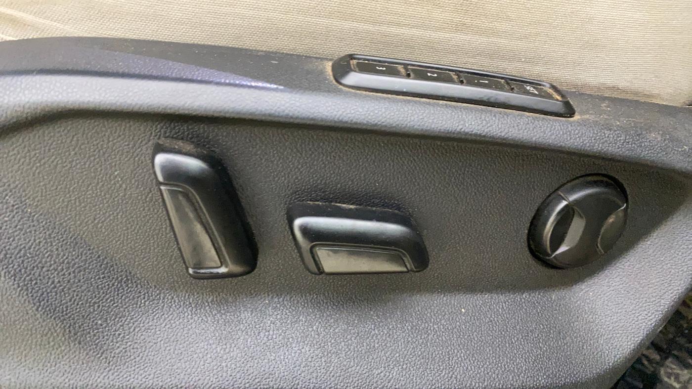 2019 Volkswagen TIGUAN ALL SPACE 2.0 TSI, Petrol, Automatic, 1,20,544 km, Driver Side Adjustment Panel