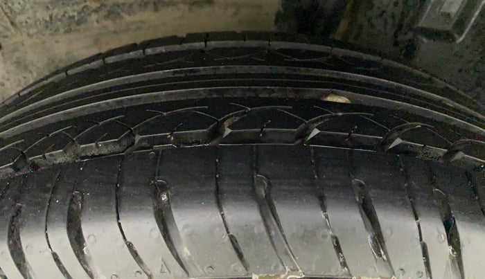 2014 Toyota Etios Liva G, Petrol, Manual, 31,691 km, Left Rear Tyre Tread