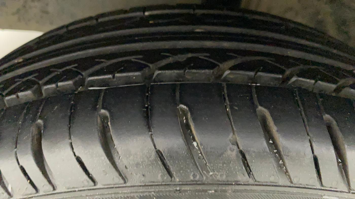2014 Toyota Etios Liva G, Petrol, Manual, 31,691 km, Left Front Tyre Tread