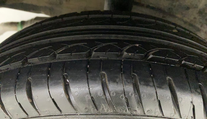 2014 Toyota Etios Liva G, Petrol, Manual, 31,691 km, Right Rear Tyre Tread