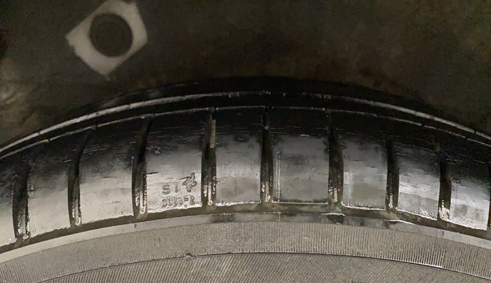 2013 Hyundai i10 SPORTZ 1.2 AT, Petrol, Automatic, 1,00,495 km, Right Rear Tyre Tread