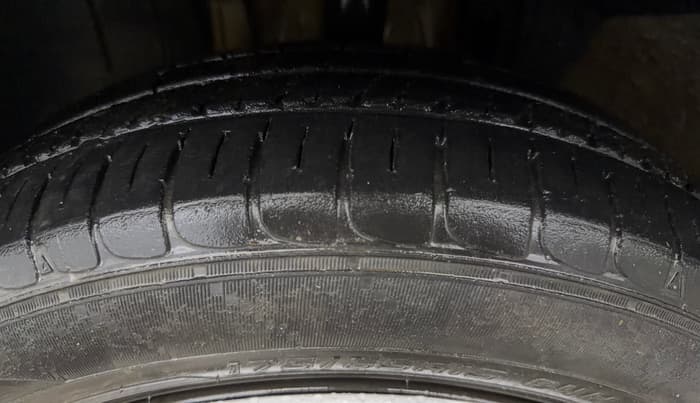 2020 Renault TRIBER RXZ, Petrol, Manual, 63,829 km, Left Front Tyre Tread