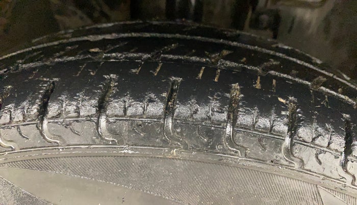 2018 Renault Kwid RXT 1.0, Petrol, Manual, 74,341 km, Right Front Tyre Tread