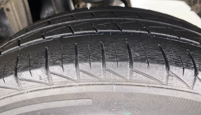2019 Maruti Alto VXI, Petrol, Manual, 35,989 km, Left Front Tyre Tread
