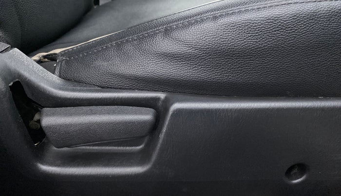 2019 Maruti Alto VXI, Petrol, Manual, 35,989 km, Driver Side Adjustment Panel