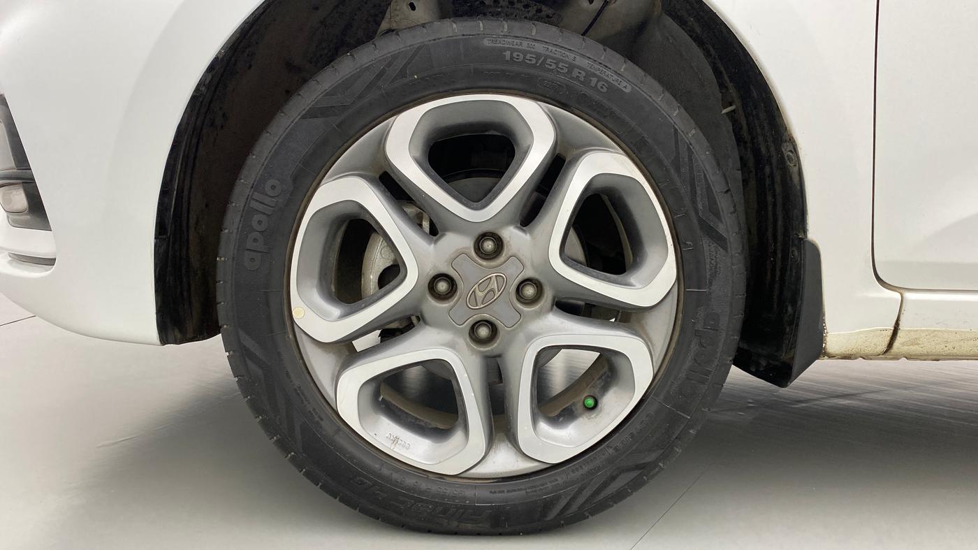 2019 Hyundai Elite i20 1.2 SPORTZ PLUS DUAL TONE VTVT, Petrol, Manual, 29,191 km, Left Front Wheel
