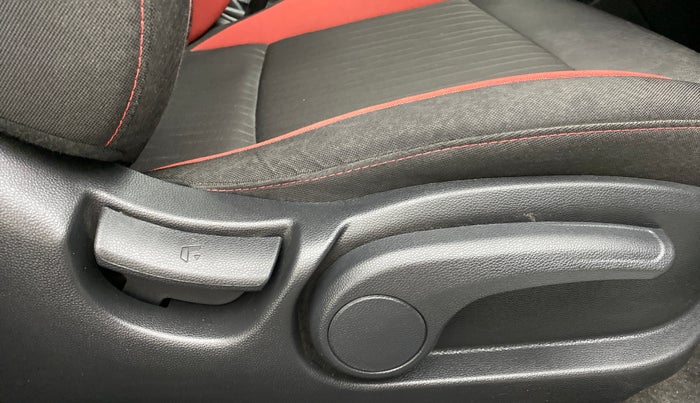 2019 Hyundai Elite i20 1.2 SPORTZ PLUS DUAL TONE VTVT, Petrol, Manual, 29,191 km, Driver Side Adjustment Panel