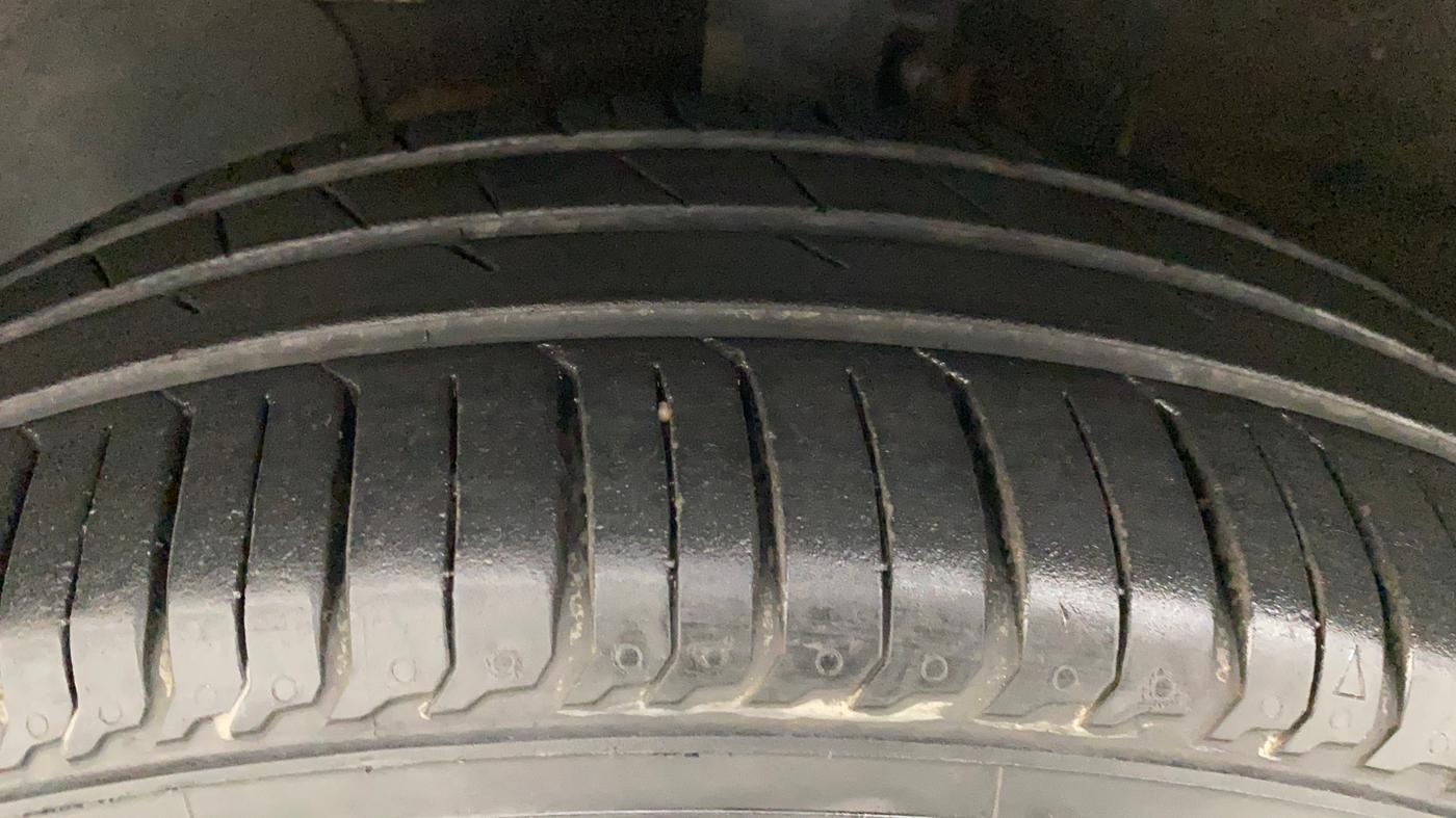 2018 Hyundai Verna 1.4 E PETROL, Petrol, Manual, 27,312 km, Left Front Tyre Tread