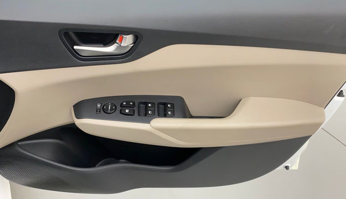 2018 Hyundai Verna 1.4 E PETROL, Petrol, Manual, 27,312 km, Driver Side Door Panels Control