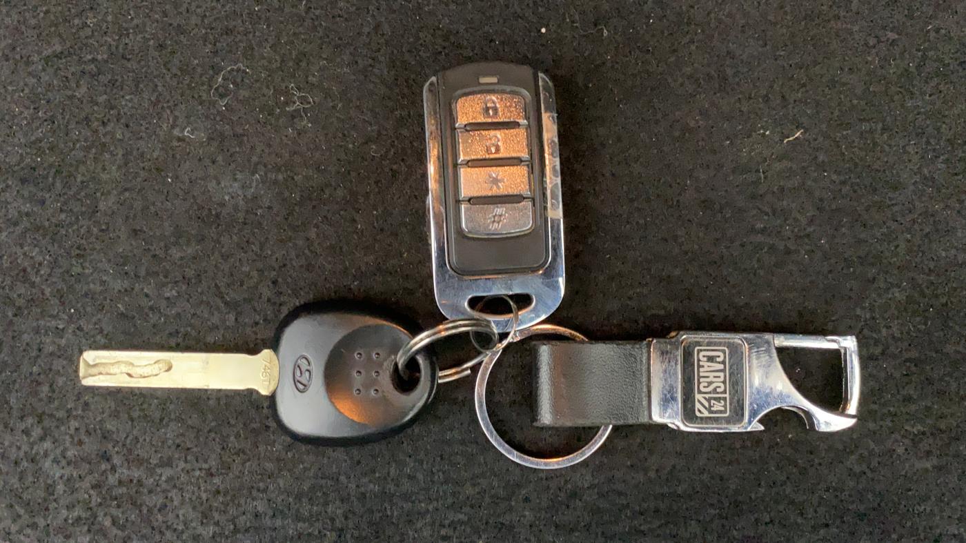 2018 Hyundai Verna 1.4 E PETROL, Petrol, Manual, 27,312 km, Key Close Up