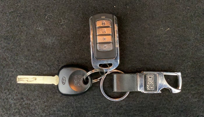 2018 Hyundai Verna 1.4 E PETROL, Petrol, Manual, 27,312 km, Key Close Up