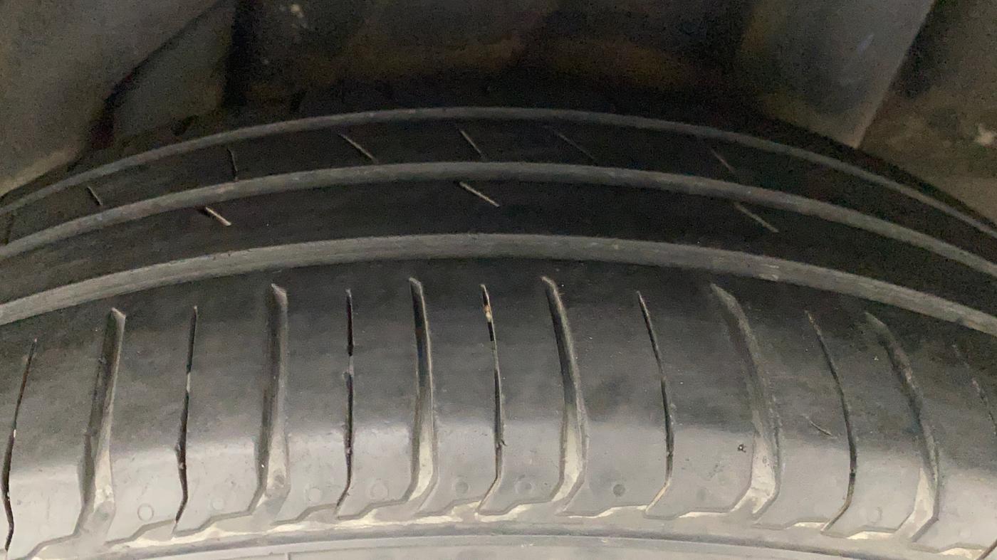 2018 Hyundai Verna 1.4 E PETROL, Petrol, Manual, 27,312 km, Left Rear Tyre Tread