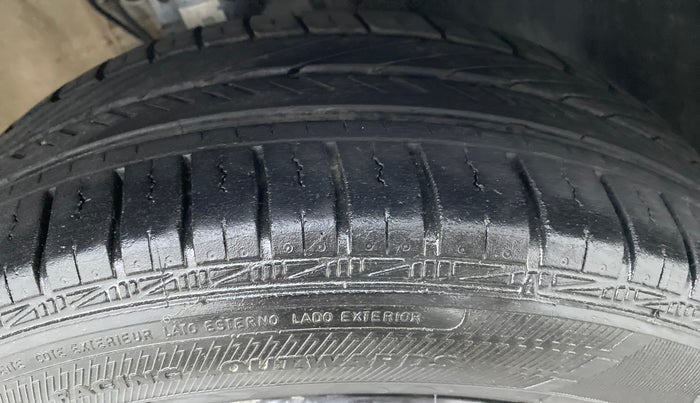 2019 Volkswagen Polo COMFORTLINE 1.0 PETROL, Petrol, Manual, 30,172 km, Right Front Tyre Tread