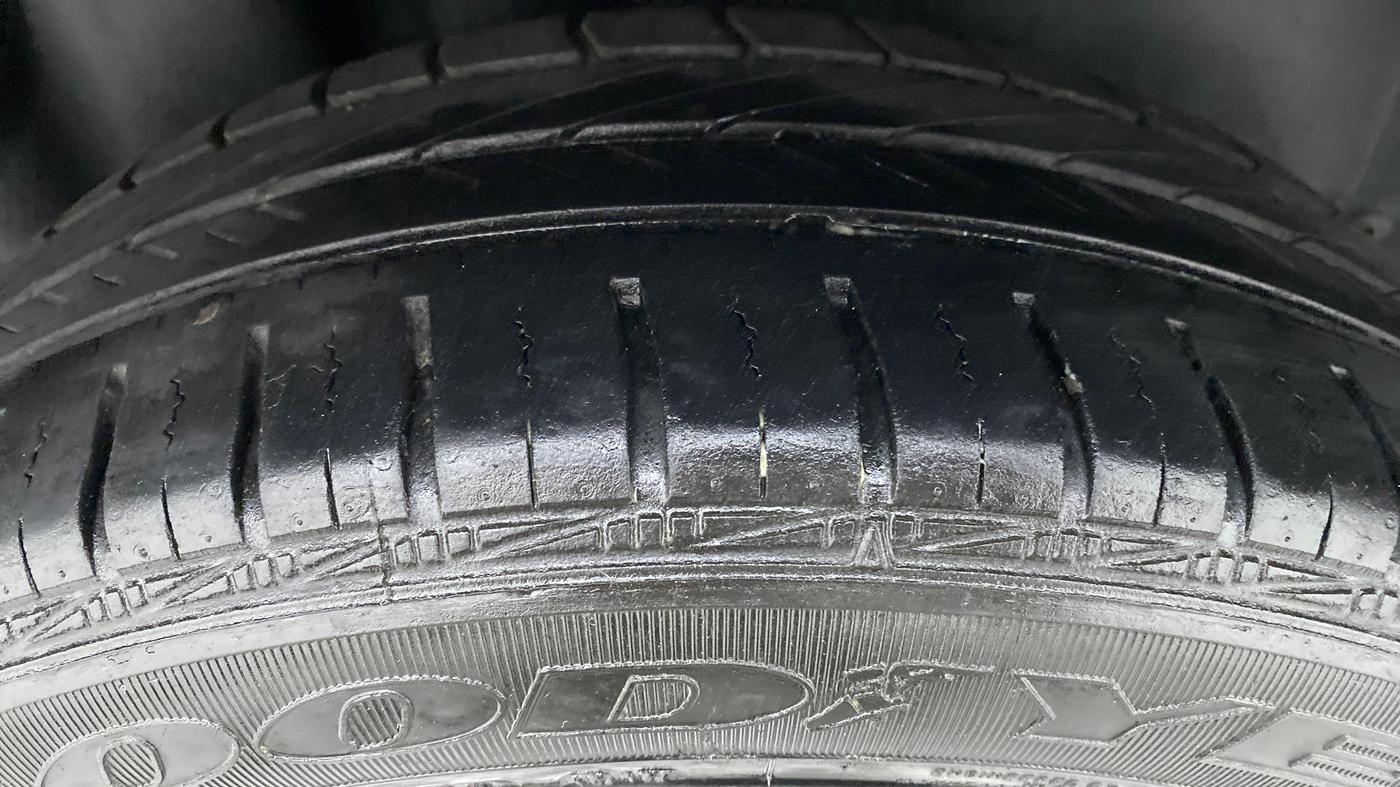 2019 Volkswagen Polo COMFORTLINE 1.0 PETROL, Petrol, Manual, 30,172 km, Right Rear Tyre Tread