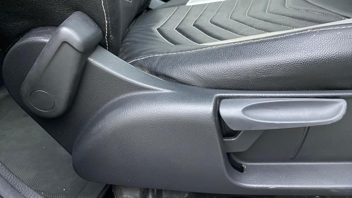 2019 Volkswagen Polo COMFORTLINE 1.0 PETROL, Petrol, Manual, 30,172 km, Driver Side Adjustment Panel