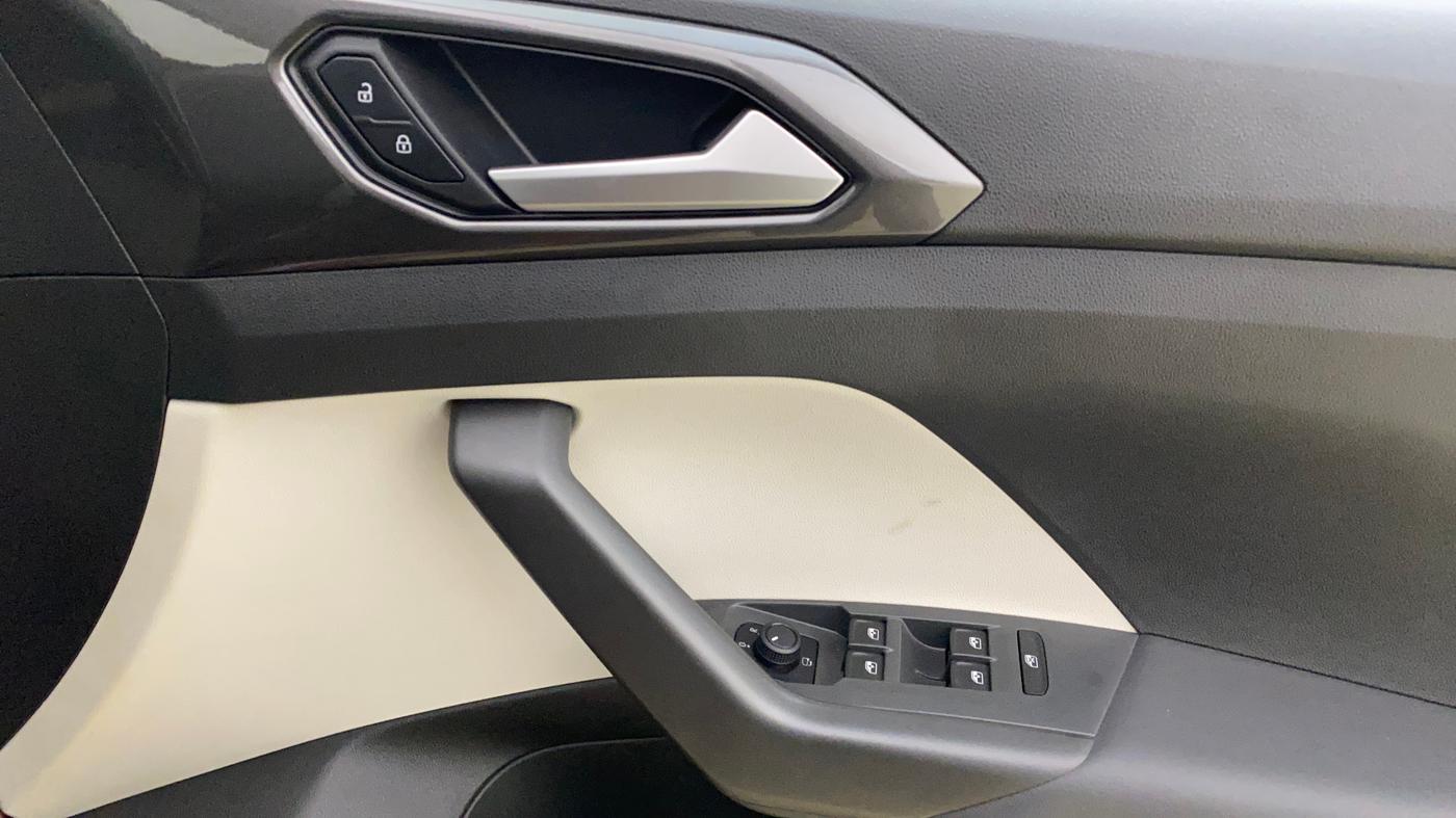 2023 Volkswagen TAIGUN TOPLINE 1.0 TSI AT, Petrol, Automatic, 4,893 km, Driver Side Door Panels Control