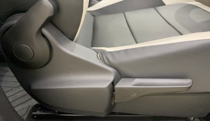 2023 Volkswagen TAIGUN TOPLINE 1.0 TSI AT, Petrol, Automatic, 4,893 km, Driver Side Adjustment Panel