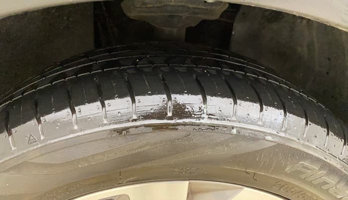 2023 Volkswagen TAIGUN TOPLINE 1.0 TSI AT, Petrol, Automatic, 4,893 km, Right Front Tyre Tread