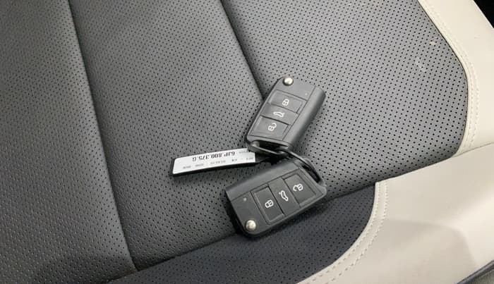 2023 Volkswagen TAIGUN TOPLINE 1.0 TSI AT, Petrol, Automatic, 4,893 km, Key Close Up