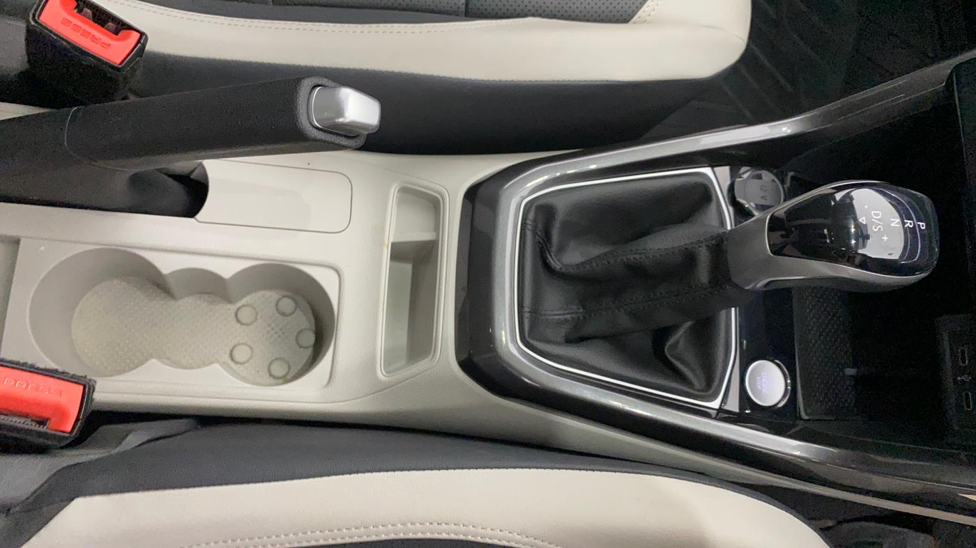 2023 Volkswagen TAIGUN TOPLINE 1.0 TSI AT, Petrol, Automatic, 4,893 km, Gear Lever