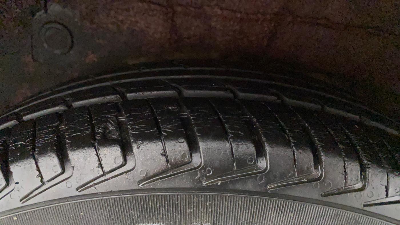 2010 Hyundai i10 MAGNA 1.2, Petrol, Manual, 73,097 km, Right Rear Tyre Tread