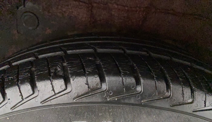 2010 Hyundai i10 MAGNA 1.2, Petrol, Manual, 73,097 km, Right Rear Tyre Tread