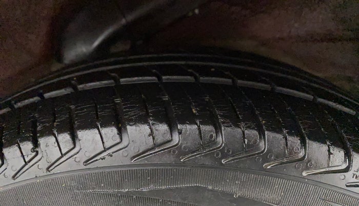 2010 Hyundai i10 MAGNA 1.2, Petrol, Manual, 73,097 km, Left Rear Tyre Tread