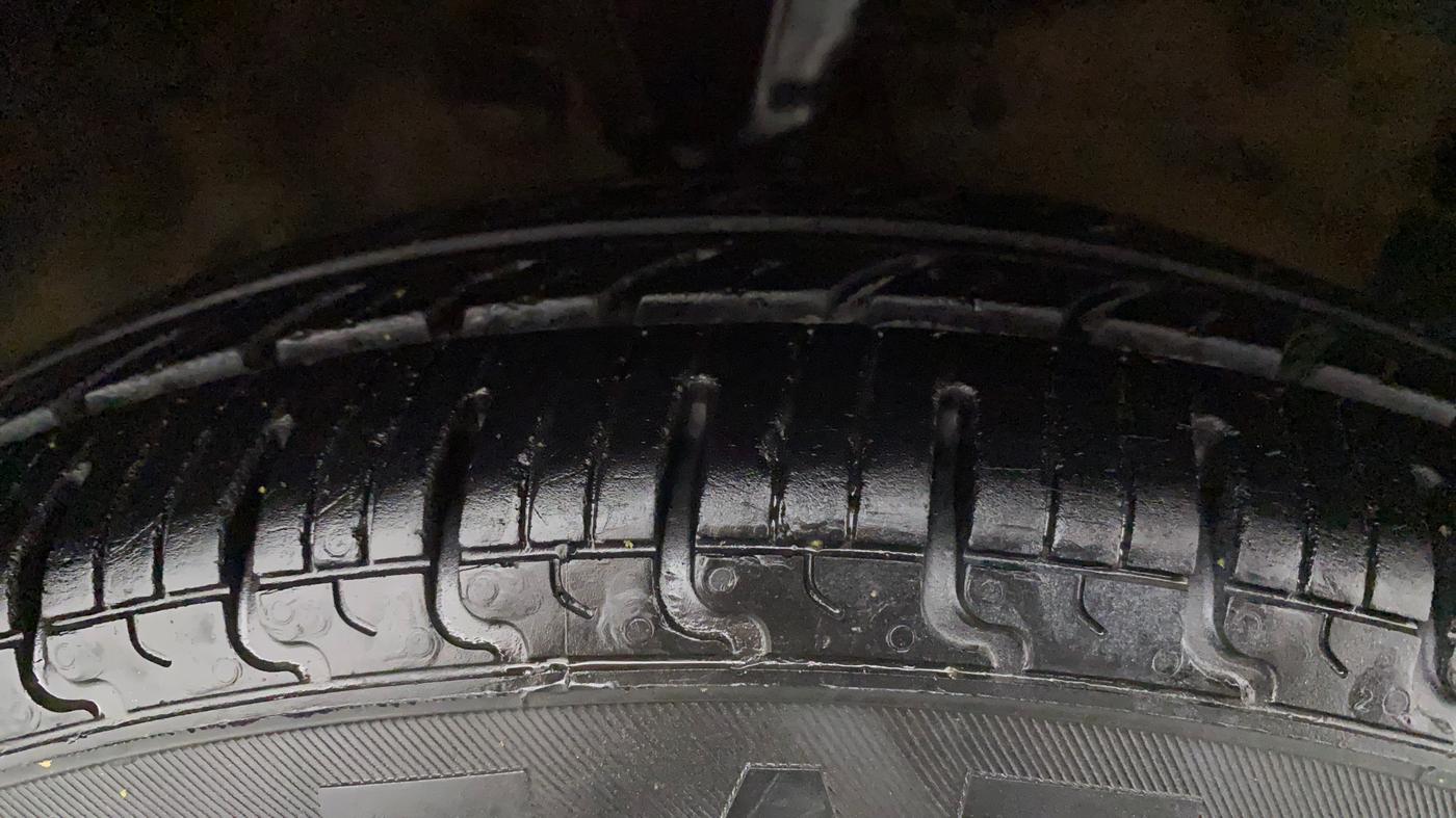 2010 Hyundai i10 MAGNA 1.2, Petrol, Manual, 73,097 km, Right Front Tyre Tread