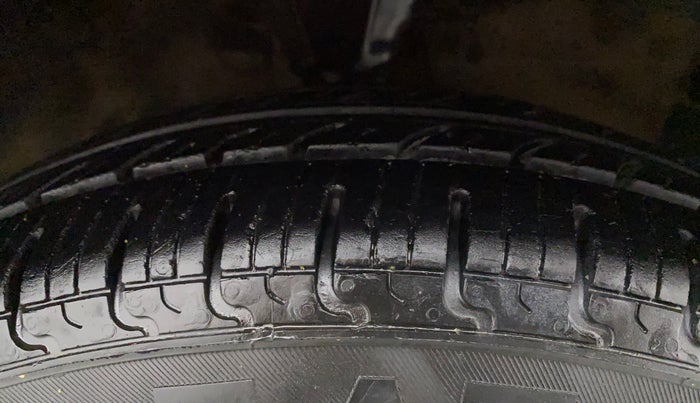 2010 Hyundai i10 MAGNA 1.2, Petrol, Manual, 73,097 km, Right Front Tyre Tread