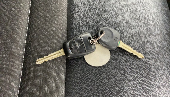 2015 Hyundai Grand i10 SPORTZ 1.2 KAPPA VTVT, Petrol, Manual, 43,941 km, Key Close Up