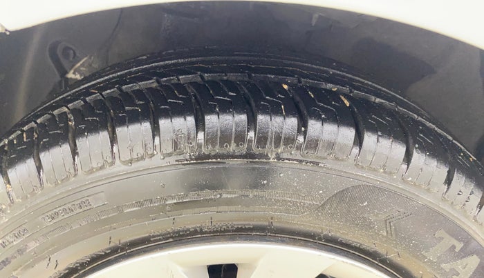 2015 Hyundai Grand i10 SPORTZ 1.2 KAPPA VTVT, Petrol, Manual, 43,941 km, Left Front Tyre Tread