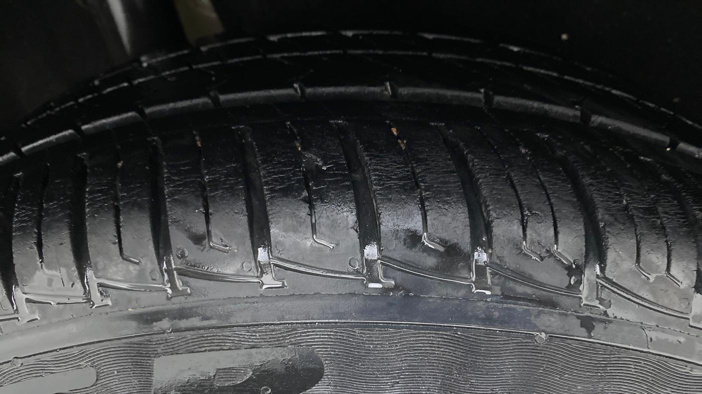 2016 Maruti Vitara Brezza VDI OPT, Diesel, Manual, 58,349 km, Right Rear Tyre Tread