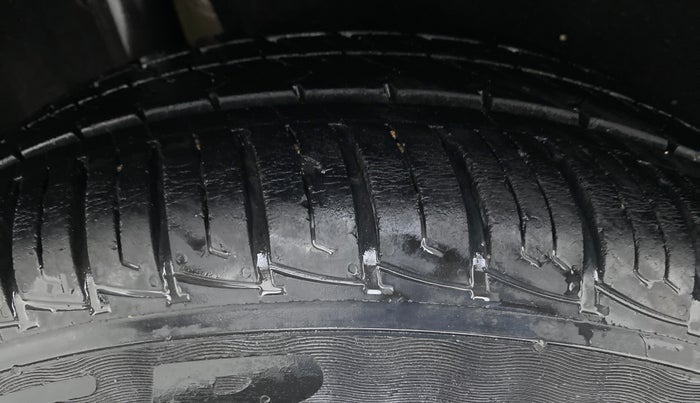 2016 Maruti Vitara Brezza VDI OPT, Diesel, Manual, 58,349 km, Right Rear Tyre Tread