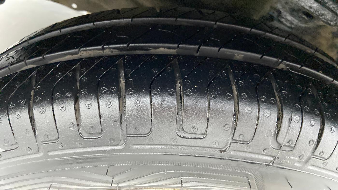 2014 Maruti Wagon R 1.0 LXI, Petrol, Manual, 63,566 km, Left Front Tyre Tread