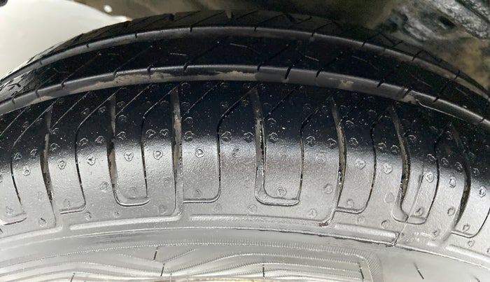 2014 Maruti Wagon R 1.0 LXI, Petrol, Manual, 63,566 km, Left Front Tyre Tread